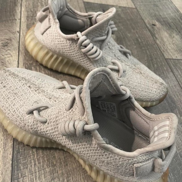 Yeezy Boost 350 V2 Sesame - Picture 3 of 5
